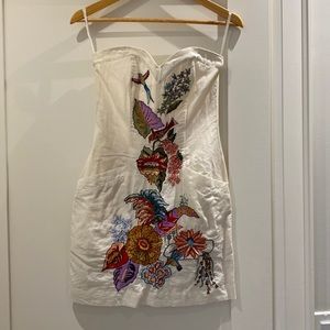 Strapless linen dress with intricate pattern. Size 2.